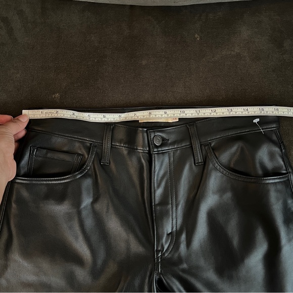 Levi’s FAUX LEATHER BAGGY DAD WOMEN'S PANTS - Picture 15 of 15